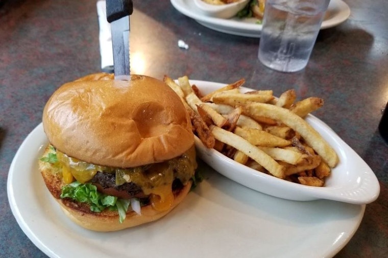 Arlington's 3 best spots to score burgers on a budget