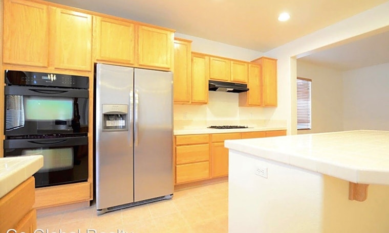What apartments will $2,500 rent you in Summerlin North, this month?