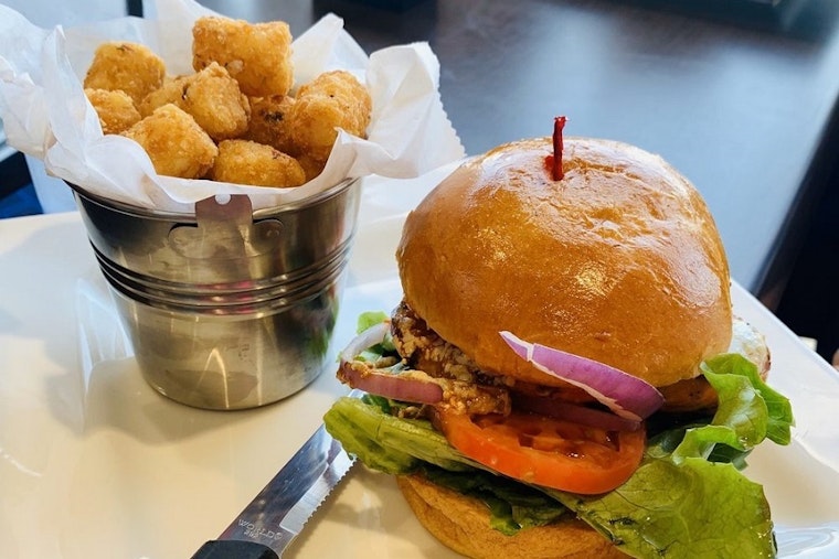 Cold Beers & Cheeseburgers brings traditional American fare to Ahwatukee Foothills