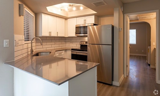 What apartments will $900 rent you in Paradise Valley, today?