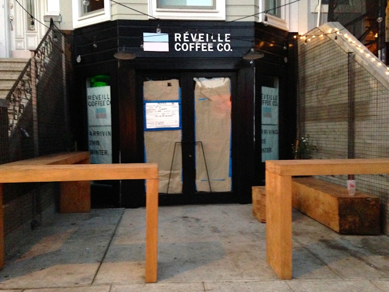 PHOTO: Réveille Coffee Outside Patio
