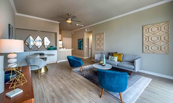 What apartments will $2,300 rent you in Oak Lawn, this month?