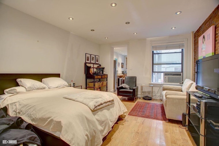 Renting in Lincoln Square: What will $2,700 get you?