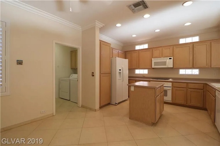 What apartments will $1,800 rent you in Anthem, this month?