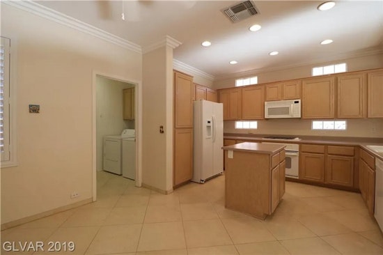 What apartments will $1,800 rent you in Anthem, this month?