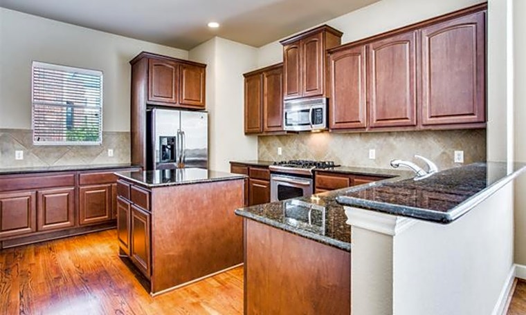 Budget apartments for rent in the Farmers Market District, Dallas