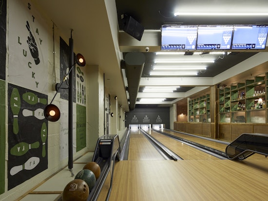 Fifth Arrow bowls into Union Square with games, pizza, and cocktails