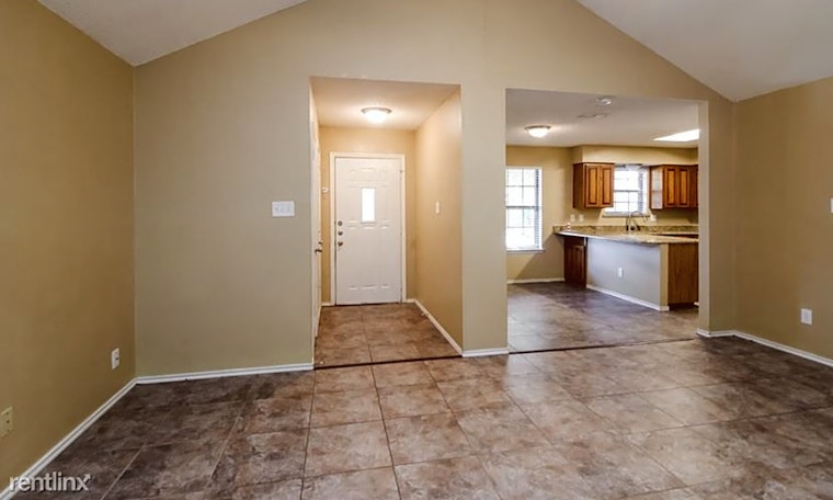 What apartments will $1,500 rent you in Summerfields, this month?