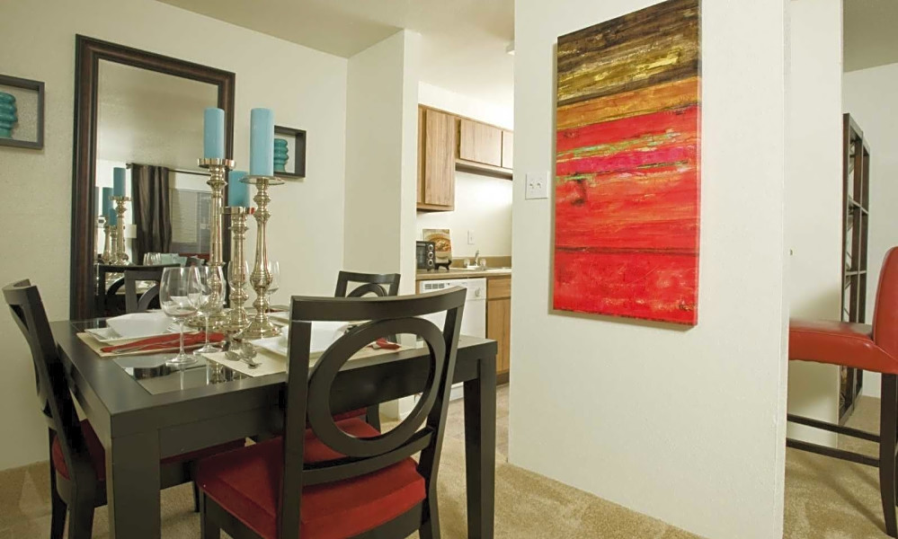 What apartments will 900 rent you in Edgebrook Area, right now?