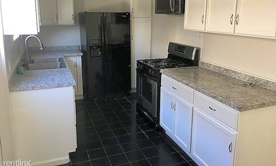 Apartments for rent in Santa Ana: What will $1,700 get you?