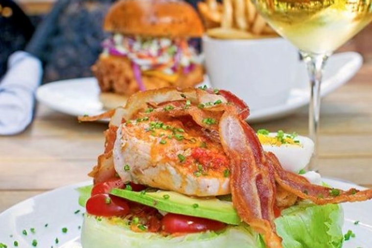 New Brickell lounge, Moxie's Grill & Bar, opens its doors