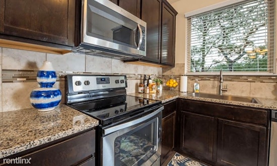 What apartments will $2,200 rent you in West Oak Hill, today?