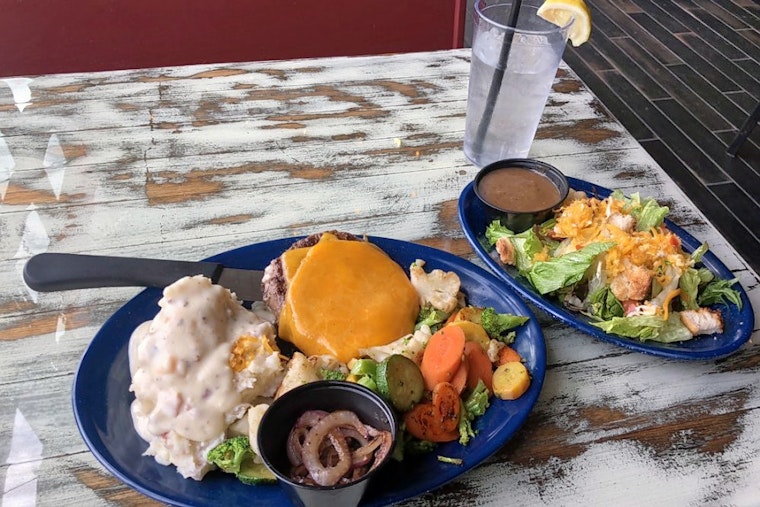State Twenty-Eight Grill brings burgers, salads and more to Love Field Area
