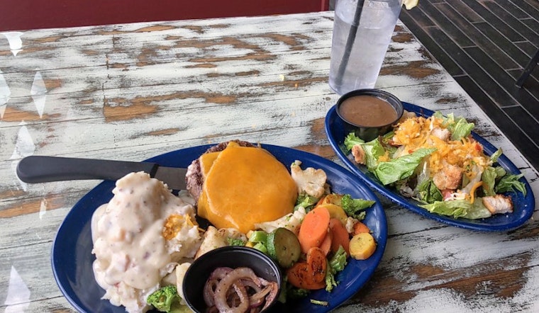 State Twenty-Eight Grill brings burgers, salads and more to Love Field Area