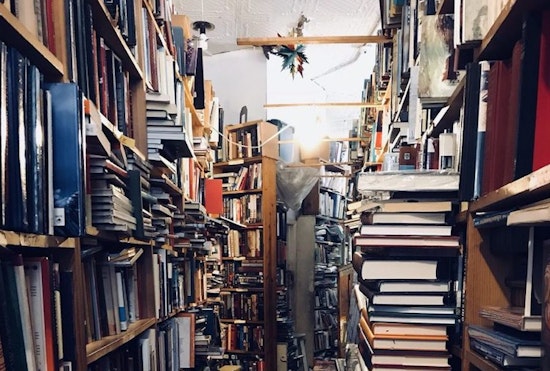Check out 4 favorite affordable bookstores in Chicago
