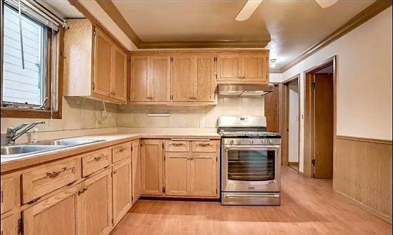 What apartments will $1,800 rent you in Lowry Hill East this month?