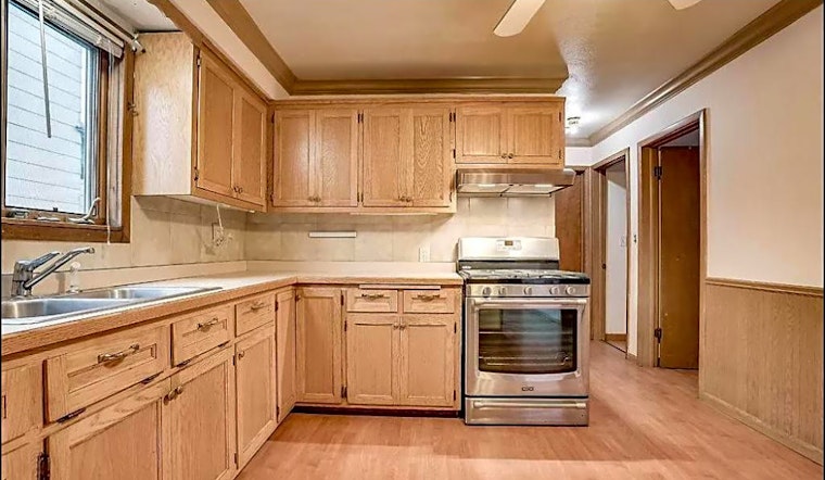 What apartments will $1,800 rent you in Lowry Hill East this month?