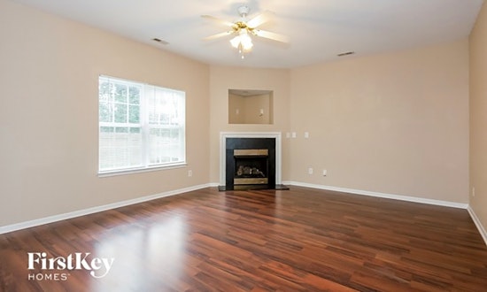 What apartments will $1,600 rent you in West Sugar Creek this month?