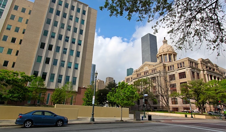 Top Houston news: 7 injured in flea market shooting, man charged; several apartments damaged in fire