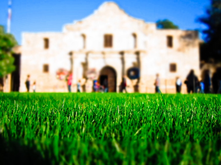 Top San Antonio news: CDC confirms quarantined coronavirus cases; mom, kids robbed at gunpoint; more