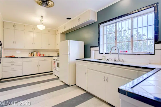 Las Vegas' swankiest cribs for rent right now