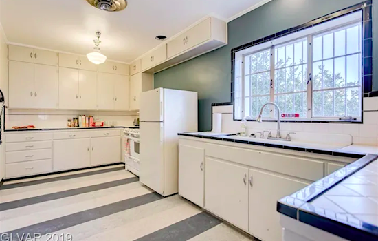 Las Vegas' swankiest cribs for rent right now