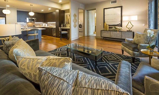 What apartments will $1,100 rent you in Oak Lawn, this month?