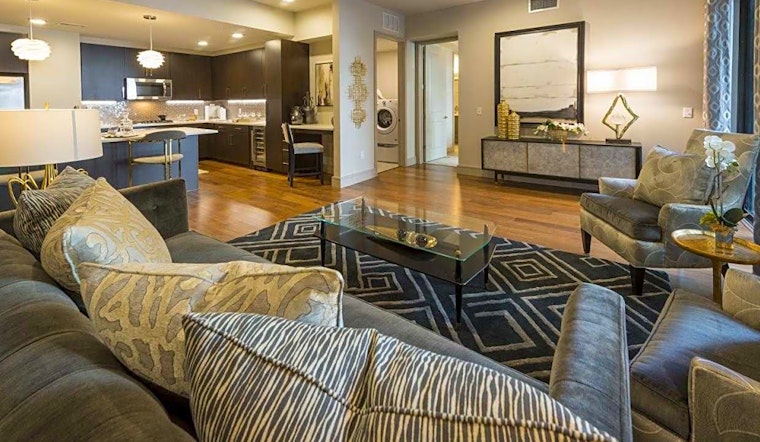 What apartments will $1,100 rent you in Oak Lawn, this month?