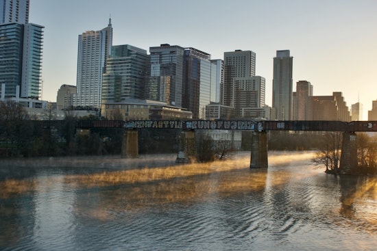 Top Austin news: Photographers battle cancer together; couple who met at UT Austin married 80 years