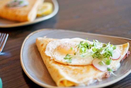 Your guide to the 4 most popular spots in Chicago's Lake View East neighborhood