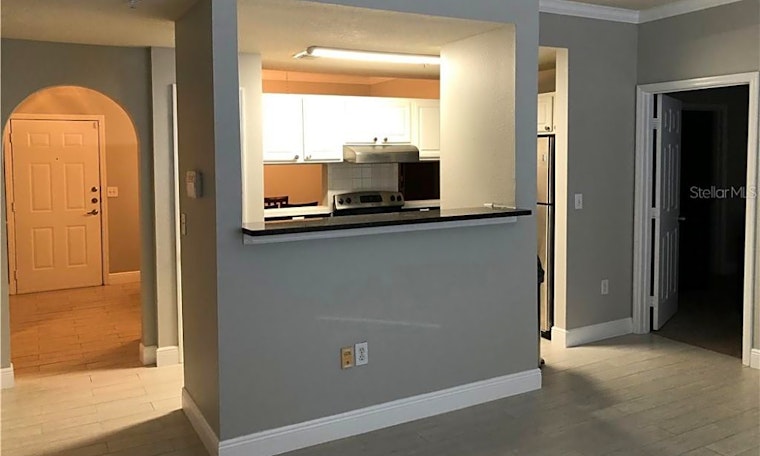 What apartments will $2,000 rent you in Harbour Island, today?