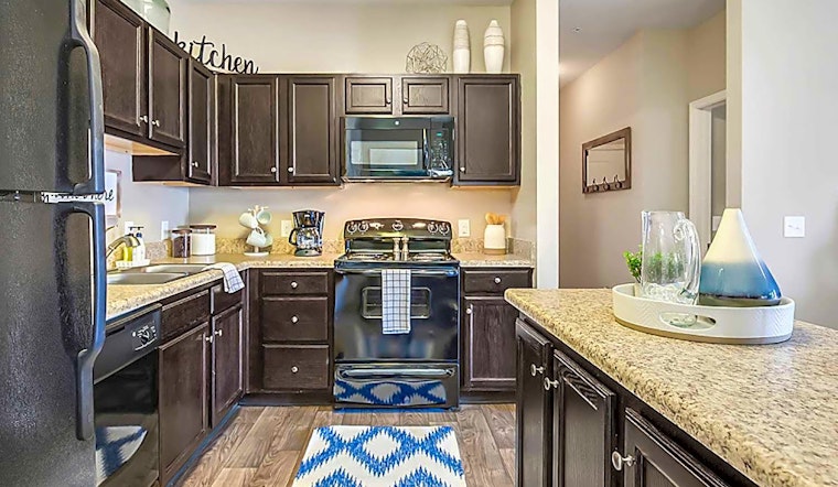 What apartments will $1,100 rent you in Baymeadows right now?