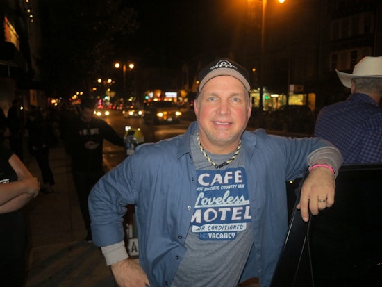 Garth Brooks Makes Surprise Divisadero Appearance