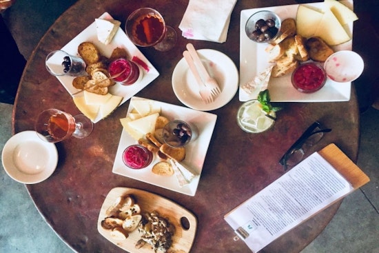 Check out 3 favorite cheap lounges in Philadelphia