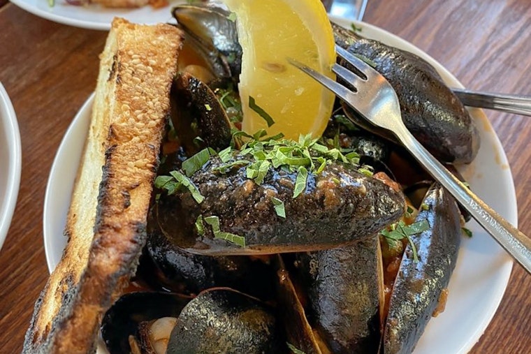 New bar Modo Mio Taverna now open in Queen Village