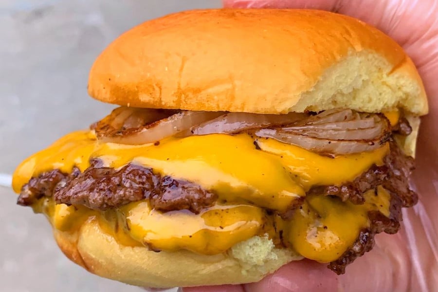 Easy Street Burgers brings burgers to Melrose