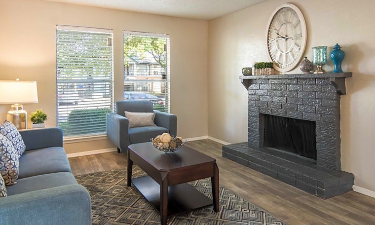 What apartments will $900 rent you in West Arlington, this month?