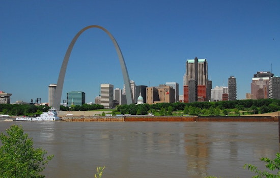 Top St. Louis news: 7-Eleven robbed at gunpoint; woman in 30s first to die from virus; more