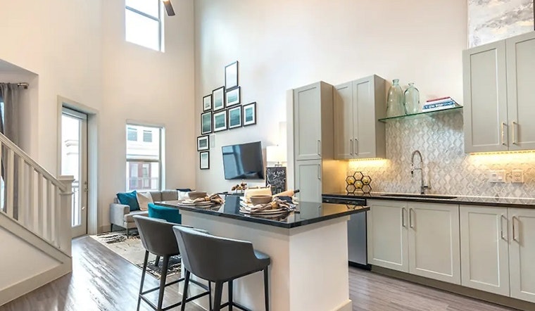 What apartments will $3,100 rent you in Oak Lawn, this month?