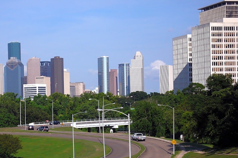 Top Houston news: 901 area cases of COVID-19; police officers will wear masks and gloves; more