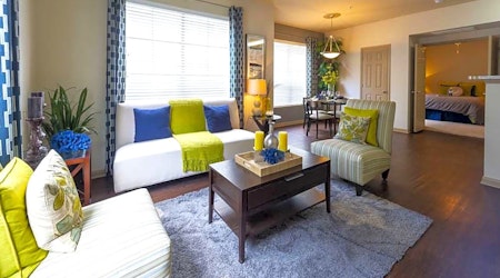What apartments will $1,100 rent you in West Oaks, today?