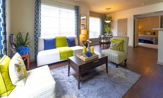 What apartments will $1,100 rent you in West Oaks, today?