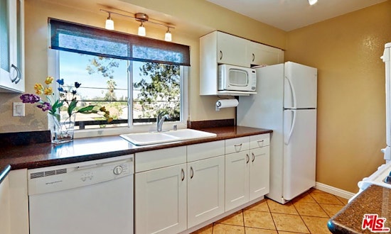 What apartments will $2,400 rent you in North Hollywood, today?