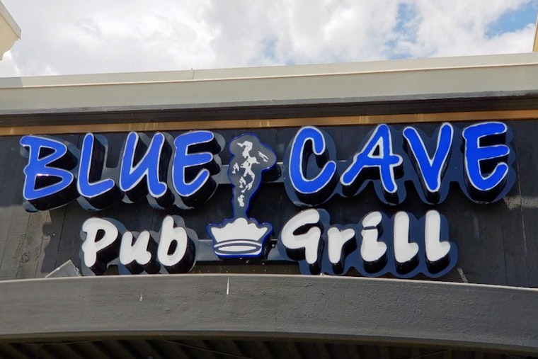 Sports bar Blue Cave brings bites and booze to Ballantyne