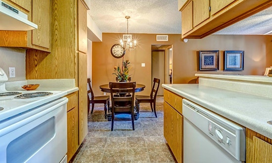 What apartments will $800 rent you in Camelback East, this month?