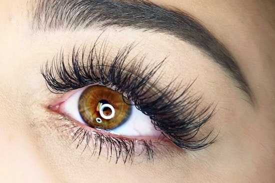 Here are Phoenix's top 5 eyelash service spots