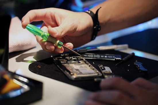 Santa Ana's top 4 electronics repair spots