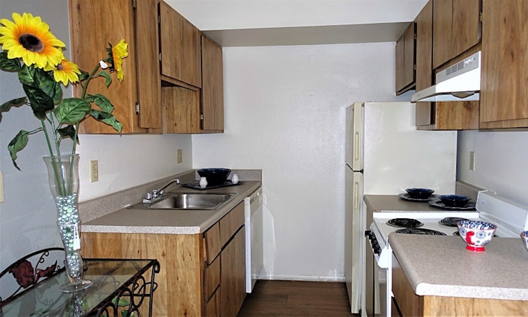 What apartments will $800 rent you in Deer Valley, today?