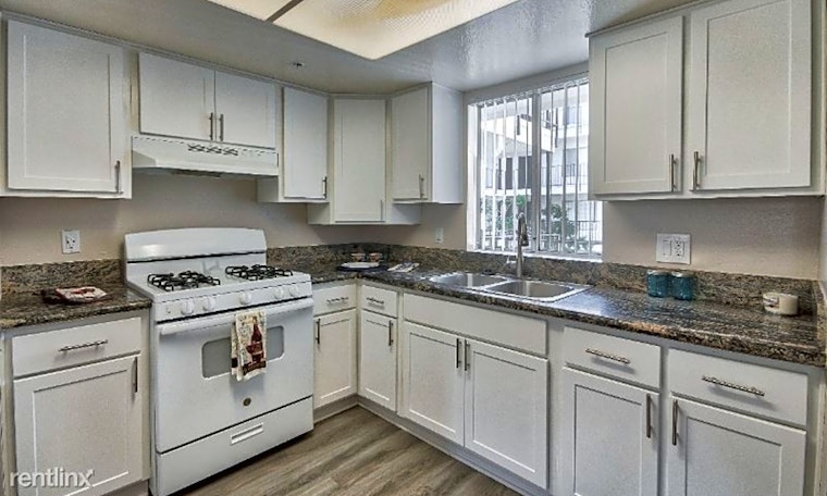 Apartments for rent in Santa Ana: What will $1,600 get you?