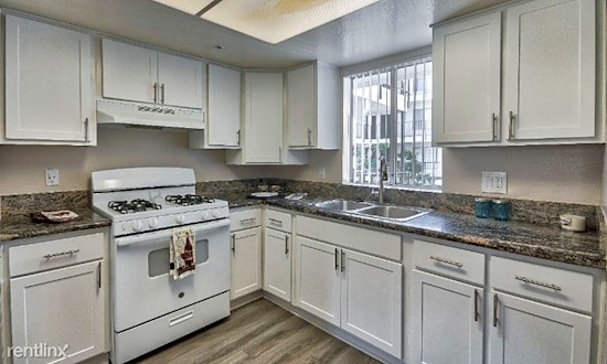 Apartments for rent in Santa Ana: What will $1,600 get you?